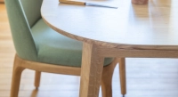 Table salle à manger 8 personnes en chêne teinte naturelle 180x100 cm