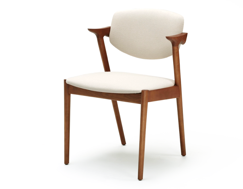 Chaise scandinave bois teinte merisier assise tissu blanc cassé