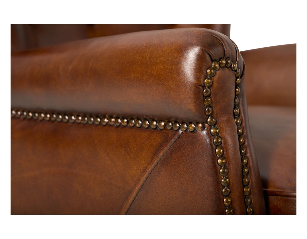 Sillón club de piel marrón vintage reposabrazos con tachuelas