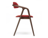 Chaise scandinave bois teinte marron foncé assise tissu orange brulé