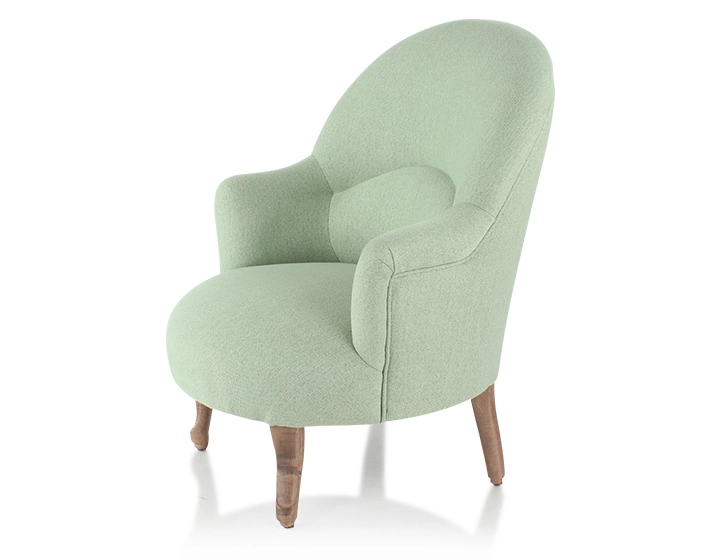 Fauteuil crapaud avec accoudoirs pieds bois teinte noyer et tissu vert sauge