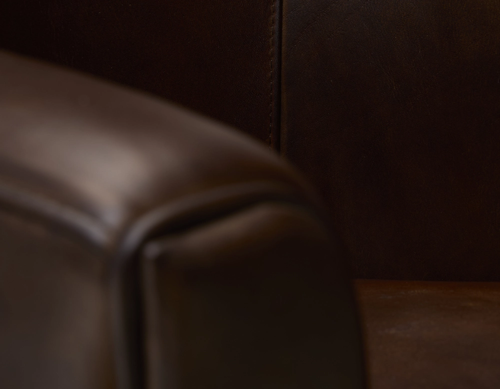 Sillón club de piel marrón intenso