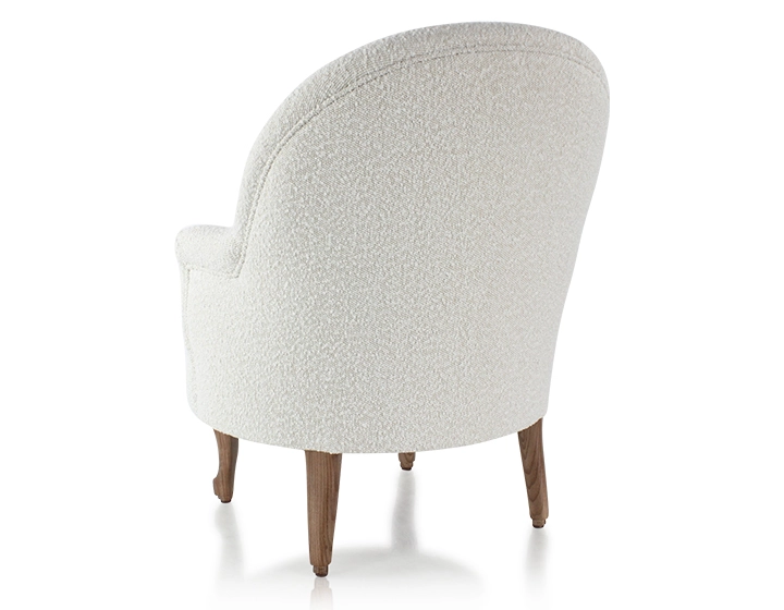 Fauteuil crapaud avec accoudoirs pieds bois teinte noyer et tissu bouclé blanc