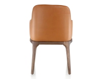 Silla de diseño con reposabrazos madera tintada marrón oscuro y piel caramelo
