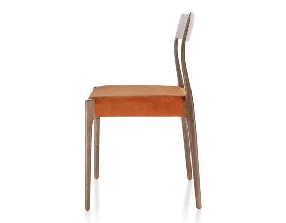 Chaise scandinave bois teinte marron foncé assise tissu velours terracotta