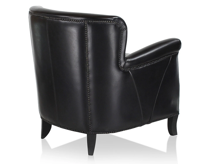 Sillón club de piel negro reposabrazos con tachuelas