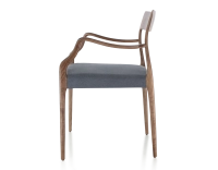 Chaise scandinave avec accoudoirs bois teinte marron foncé assise tissu gris