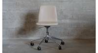 Chaise de bureau sans roulettes dossier bois teinte naturelle assise cuir beige