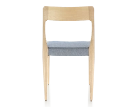Silla escandinava madera tinte natural asiento tejido chevron azul