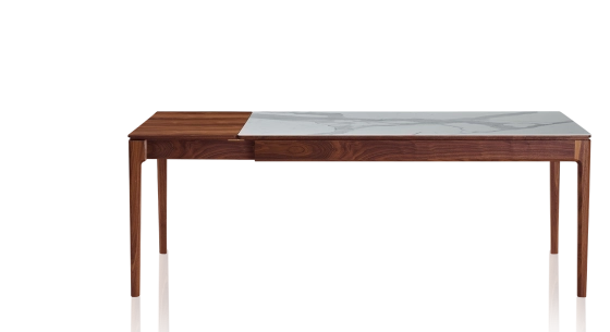 Table extensible 6 à 10 personnes en noyer et céramique allonges bois avec bois teinte naturelle et plateau céramique effet marbre blanc 160x100 cm