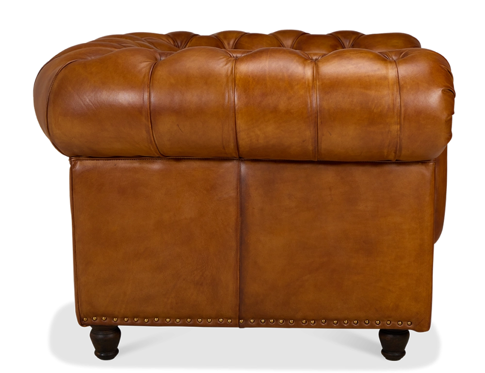 Fauteuil chesterfield cuir marron clair accoudoirs cloutés