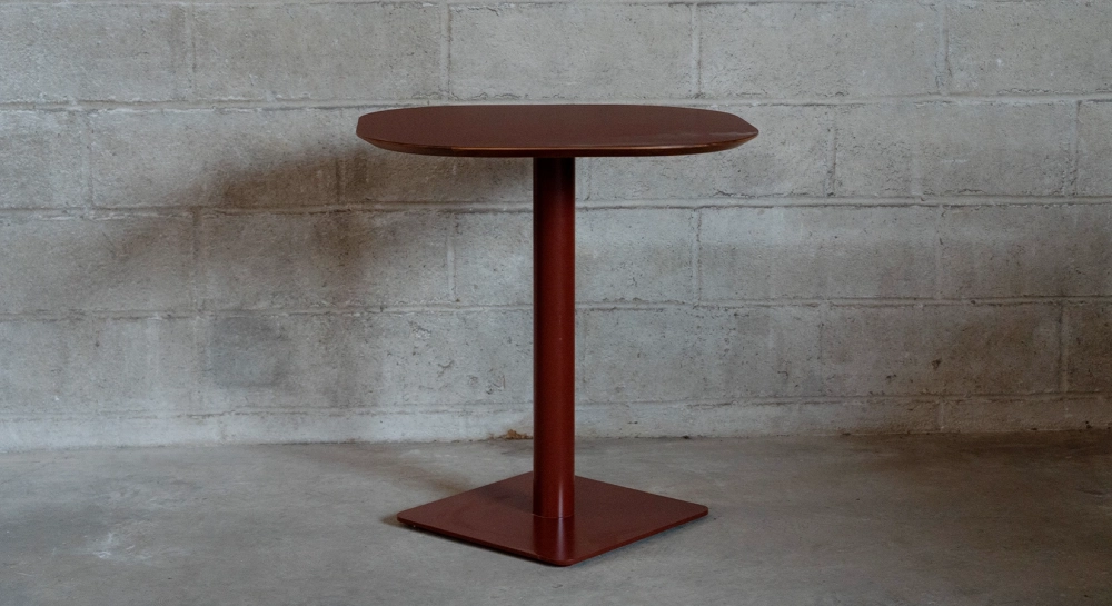 Table bistrot alèses en noyer plateau fenix bordeaux