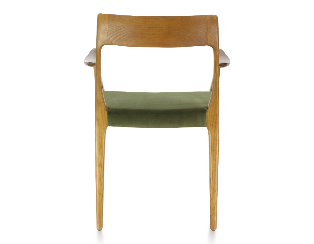 Chaise scandinave avec accoudoirs bois teinte merisier assise tissu vert olive