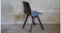 Chaises design chêne teinte marron foncé et tissu bleu