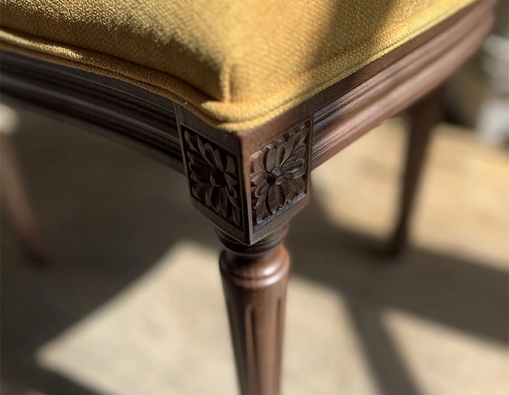 Chaise ancienne style Louis XVI bois teinte ancienne dossier canné assise tissu jaune