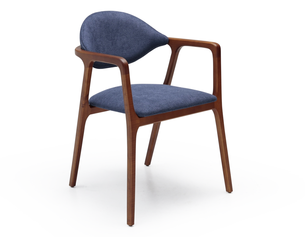 Chaise design avec accoudoirs bois teinte merisier et tissu bleu océan