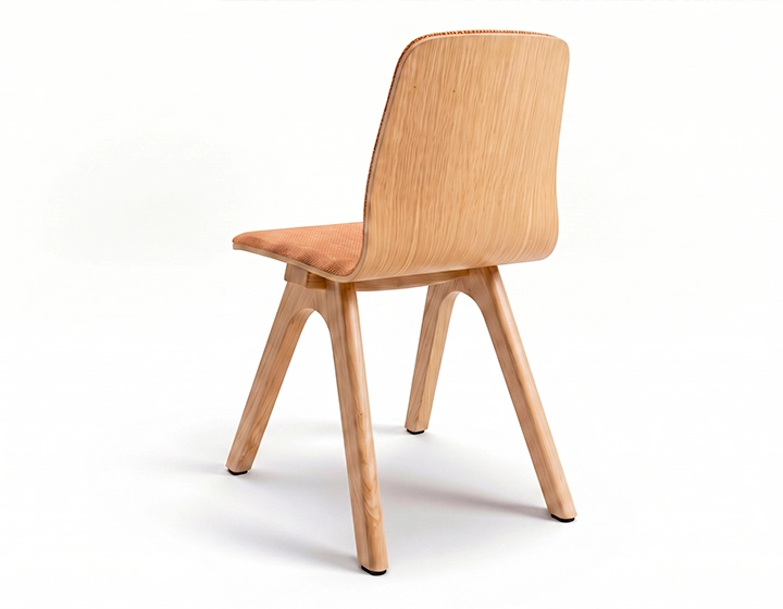 Chaise design en chêne tapissé bois teinte naturelle assise tissu brun sienne