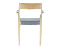 Chaise scandinave avec accoudoirs bois teinte naturelle assise tissu chevron bleu