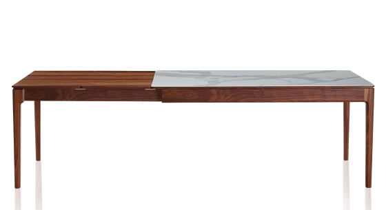 Table extensible 6 à 10 personnes en noyer et céramique allonges bois avec bois teinte naturelle et plateau céramique effet marbre blanc 160x100 cm