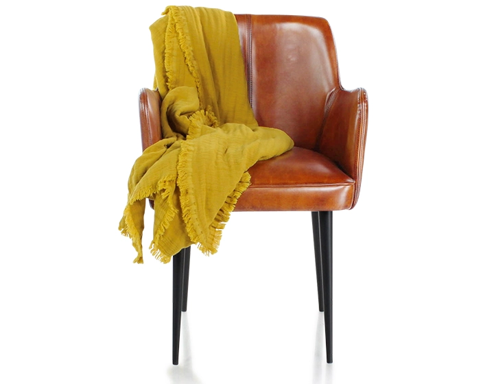 Silla vintage con reposabrazos de piel marrón claro