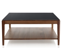 Table basse carrée en noyer et céramique avec tablette en bois teinte naturelle plateau céramique noir unie 100x100 cm