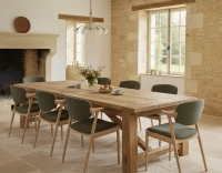 Silla escandinava madera tinte natural asiento tejido terciopelo verde bosque