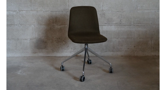 Chaise de bureau à roulettes assise tissu en laine bouillie taupe