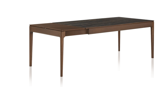 Table extensible 6 à 10 personnes en chêne et céramique allonges bois avec bois teinte marron foncé et plateau céramique effet marbre noir 140x90 cm