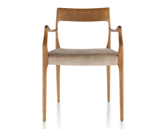 Chaise scandinave avec accoudoirs bois teinte merisier assise tissu velours taupe clair