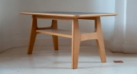 Square coffee table in oak and ceramic. with a natural wood finish and a white marble-effect ceramic top. 120x120 cm