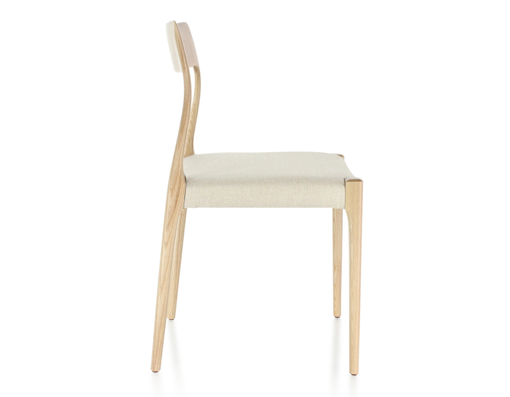 Chaise scandinave bois teinte naturelle assise tissu chevron beige