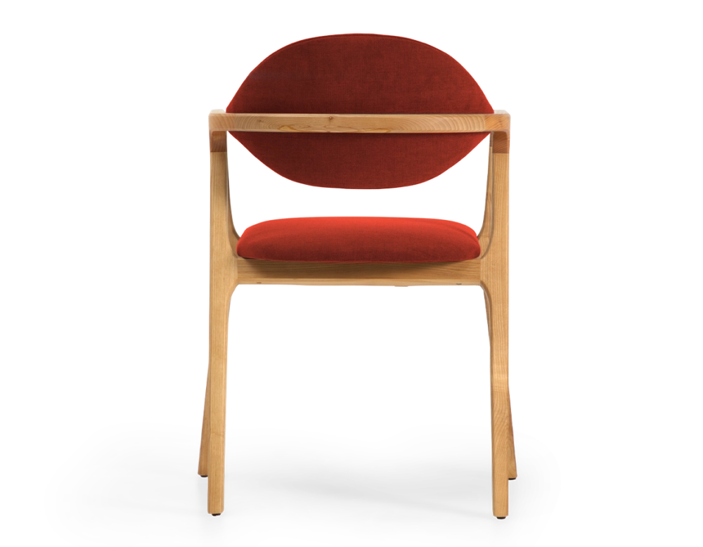 Chaise design avec accoudoirs bois teinte naturelle et tissu orange brulé