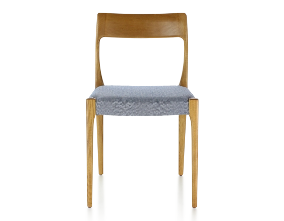 Chaise scandinave bois teinte merisier assise tissu chevron bleu
