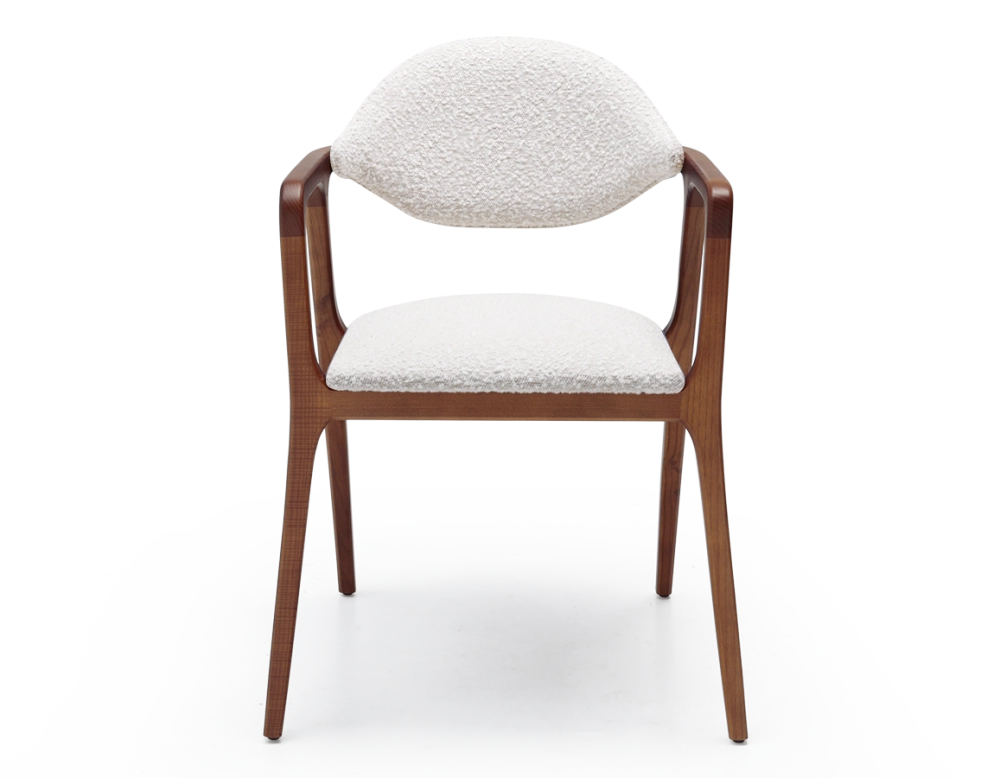 Chaise design avec accoudoirs bois teinte merisier et tissu bouclé blanc