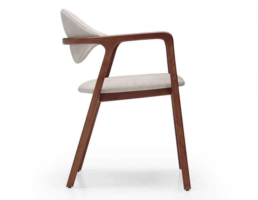 Chaise design avec accoudoirs bois teinte merisier et tissu velours sable