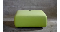 Pouf en tissu vert anis