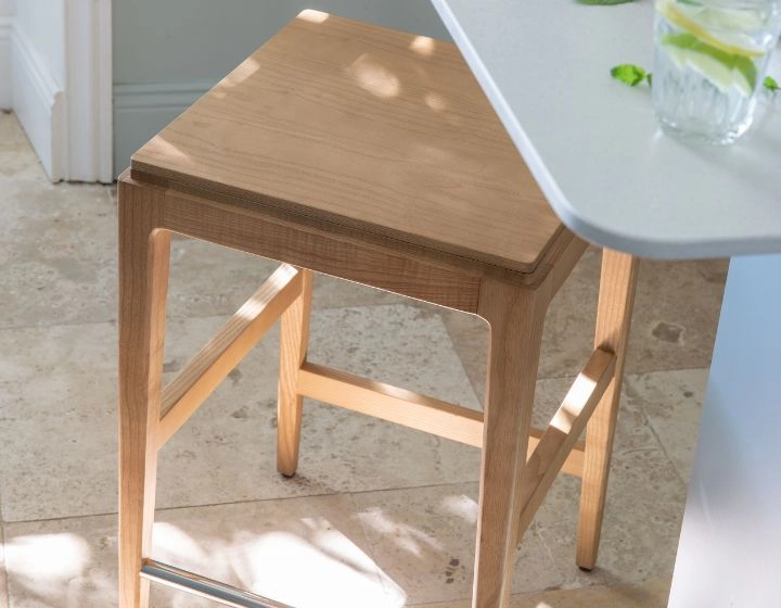 Tabouret de bar design H80 cm bois teinte naturelle assise bois