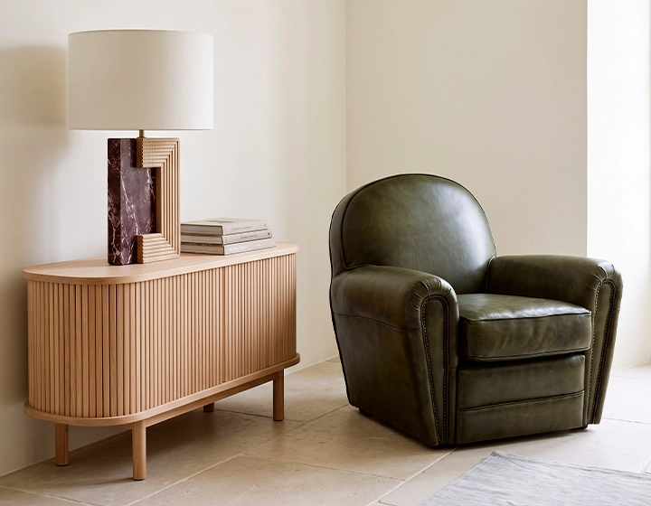 Fauteuil club cuir vert olive accoudoirs cloutés