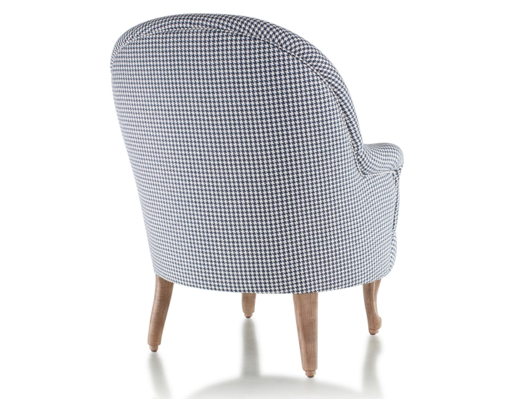 Fauteuil crapaud avec accoudoirs pieds bois teinte noyer et tissu pied-de-poule bleu et blanc