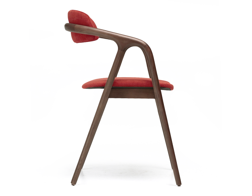 Chaise scandinave bois teinte marron foncé assise tissu orange brulé