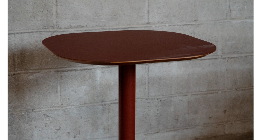 Table bistrot alèses en noyer plateau fenix bordeaux