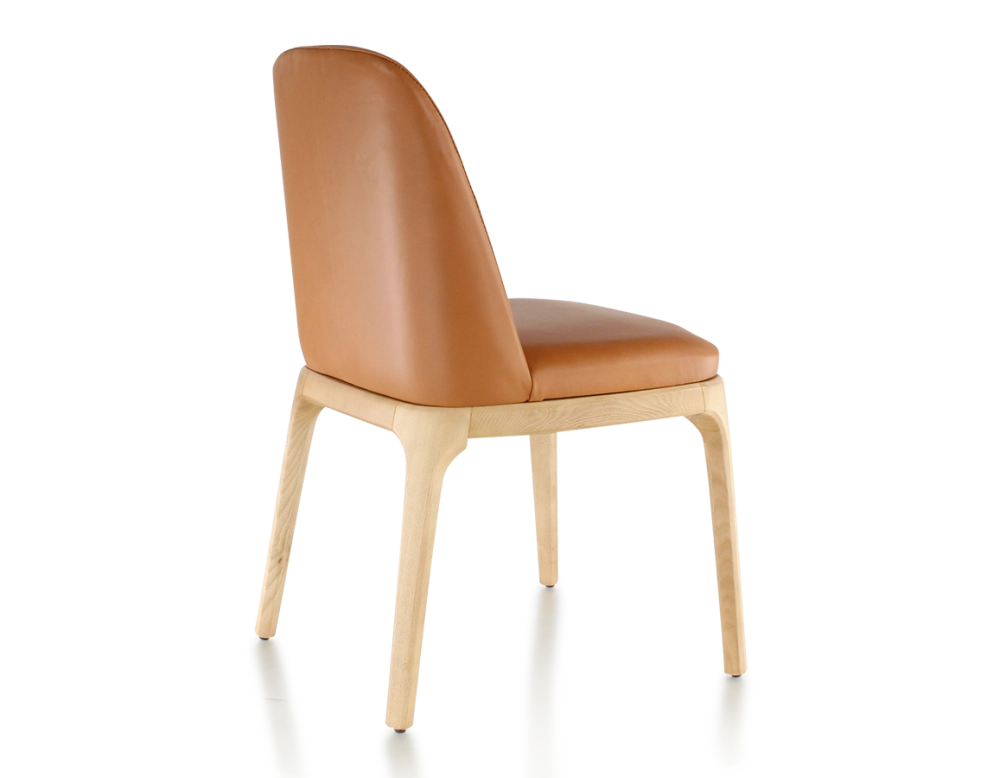 Chaise design bois teinte naturelle et cuir caramel