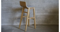 Taburete de bar de roble H80 cm madera tinte natural asiento tejido gris