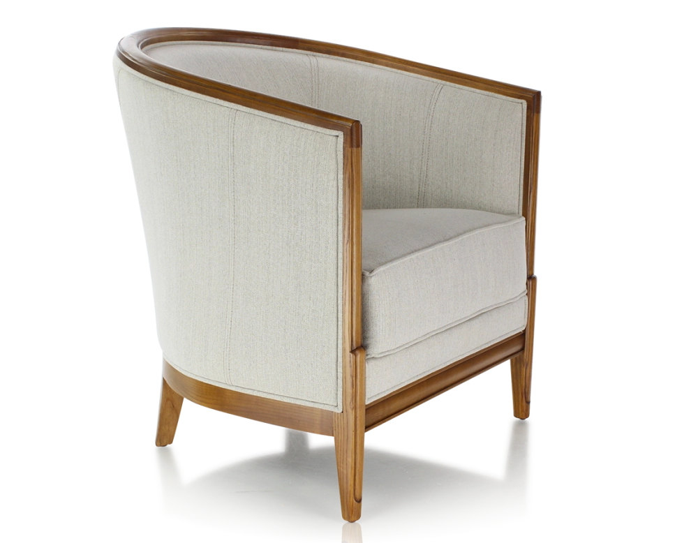 Sillón antiguo con reposabrazos moldurados madera con tinte envejecido y tejido beige natural