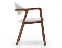 Chaise design avec accoudoirs bois teinte merisier et tissu bouclé blanc
