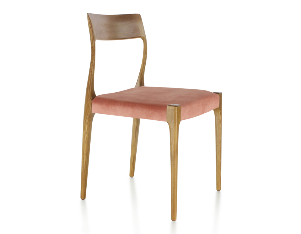 Chaise scandinave bois teinte merisier assise tissu velours rose pâle