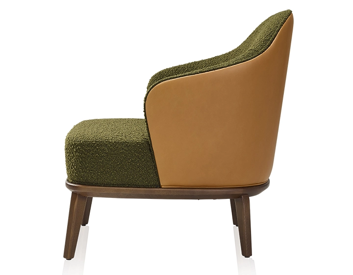 Fauteuil design cuir caramel et tissu bouclé vert