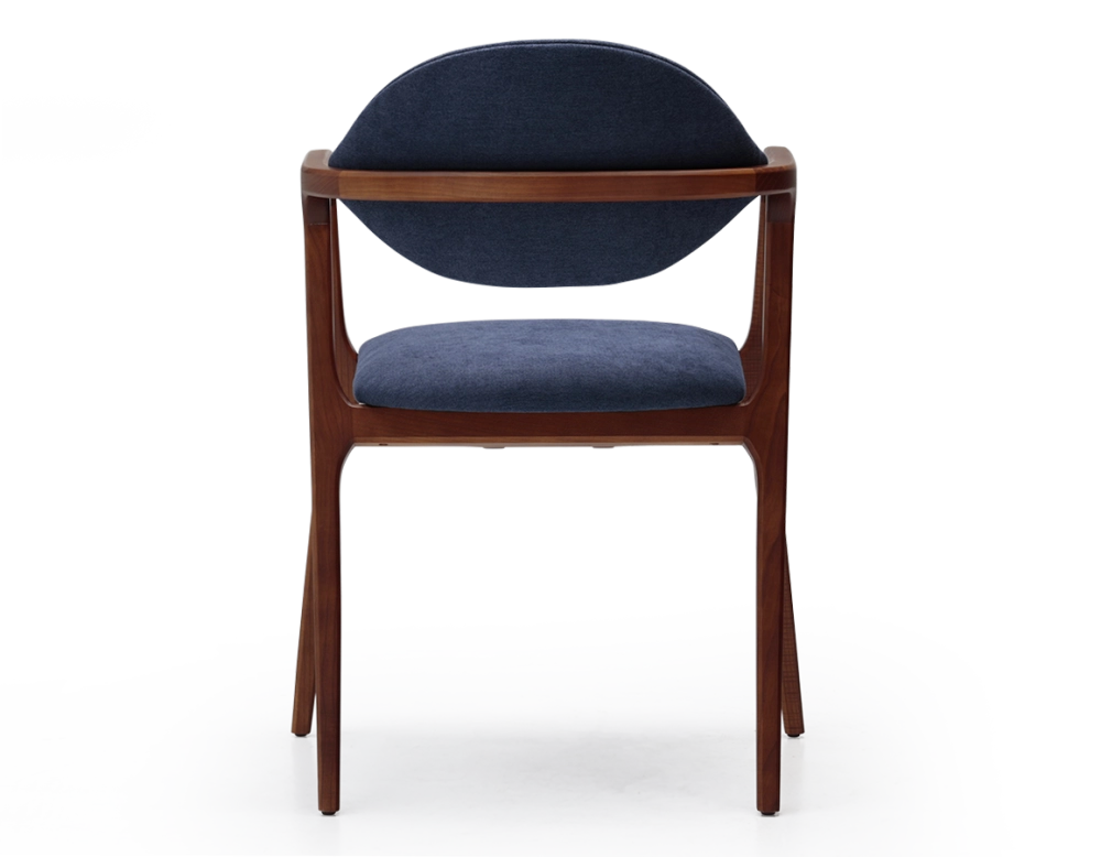 Chaise design avec accoudoirs bois teinte merisier et tissu bleu océan