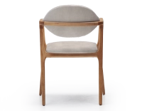 Chaise design avec accoudoirs bois teinte naturelle et tissu velours sable