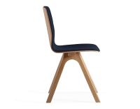 Chaise design en chêne tapissé bois teinte naturelle assise tissu bleu marine